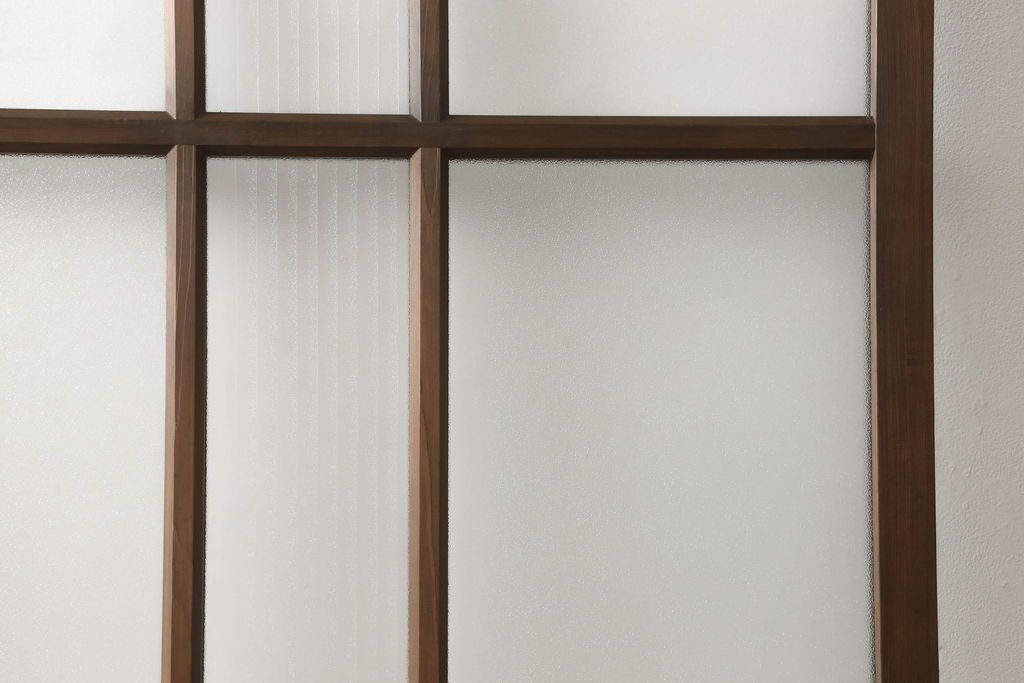 ガラス戸1枚をリペア&カスタム!高さをリサイズし、引手を取り付け。色味は当店の商品を参考に着色。(引き戸、建具)