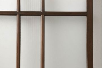 ガラス戸1枚をリペア&カスタム!高さをリサイズし、引手を取り付け。色味は当店の商品を参考に着色。(引き戸、建具)