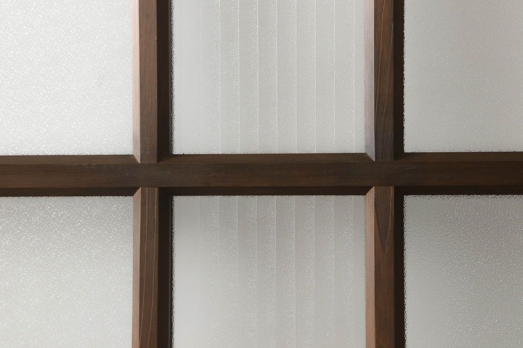 ガラス戸1枚をリペア&カスタム!高さをリサイズし、引手を取り付け。色味は当店の商品を参考に着色。(引き戸、建具)