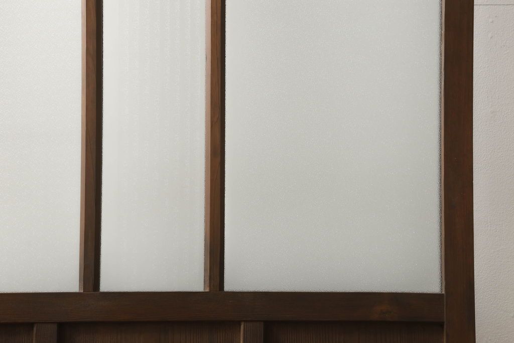 ガラス戸1枚をリペア&カスタム!高さをリサイズし、引手を取り付け。色味は当店の商品を参考に着色。(引き戸、建具)