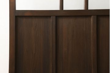 ガラス戸1枚をリペア&カスタム!高さをリサイズし、引手を取り付け。色味は当店の商品を参考に着色。(引き戸、建具)