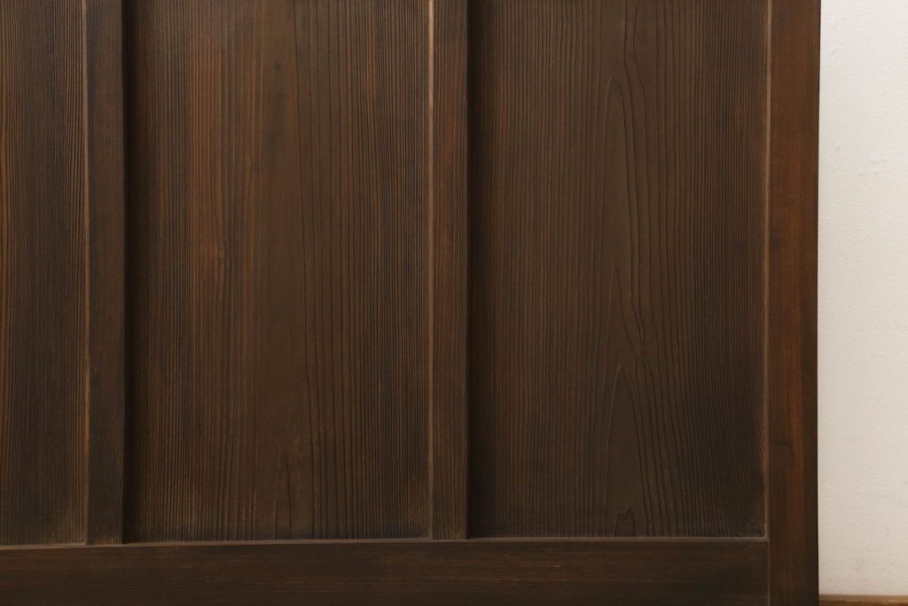 ガラス戸1枚をリペア&カスタム!高さをリサイズし、引手を取り付け。色味は当店の商品を参考に着色。(引き戸、建具)