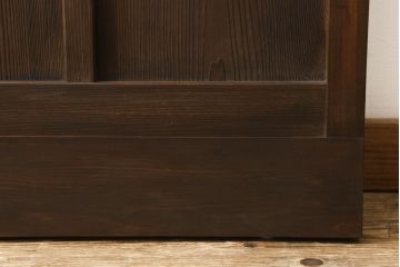 ガラス戸1枚をリペア&カスタム!高さをリサイズし、引手を取り付け。色味は当店の商品を参考に着色。(引き戸、建具)