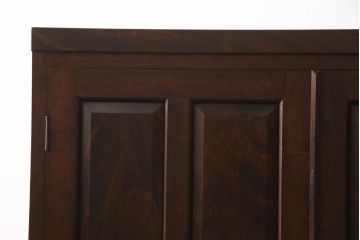 収納棚をリペア&カスタム!上段を使用し、棚板1枚を新規製作し、棚受けは棚ダボ仕様に。本体は現状をベースにして1トーン程落ち着いた色味に着色し、修繕箇所は本体と馴染むように。(靴箱、下駄箱、キャビネット、ワードローブ)