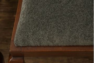 チェア4脚をリペア&カスタム!ご希望の生地で座面を張替え。修繕箇所などを本体の色味に合わせて着色し、全体的にワックス仕上げ。(ダイニングチェア、椅子)