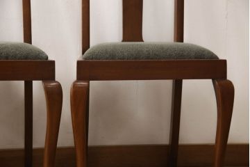 チェア4脚をリペア&カスタム!ご希望の生地で座面を張替え。修繕箇所などを本体の色味に合わせて着色し、全体的にワックス仕上げ。(ダイニングチェア、椅子)