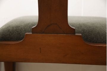 チェア4脚をリペア&カスタム!ご希望の生地で座面を張替え。修繕箇所などを本体の色味に合わせて着色し、全体的にワックス仕上げ。(ダイニングチェア、椅子)