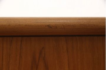 サイドボードをリペア&カスタム!既存の棚受けをねじ込みタイプのダボに交換。各棚に1個ずつ計5か所に配線用の穴開け加工。(キャビネット、テレビ台、リビングボード、ヴィンテージ)