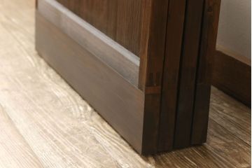 ガラス戸4枚をリペア&カスタム!高さをリサイズし、全てのガラスを新品のクリアガラスに交換。色味は当店商品を参考に着色。(引き戸、建具)