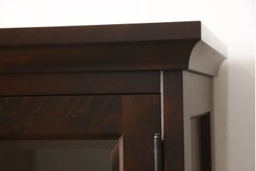 キャビネットをリペア&カスタム!木製の脚を取り付け、本体は現状をベースにして1トーン程落ち着いた色味に着色して仕上げ。(食器棚、カップボード、飾り棚、収納棚、本箱、ブックケース、サイドボード、サイドキャビネット)