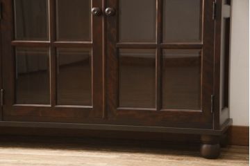 キャビネットをリペア&カスタム!木製の脚を取り付け、本体は現状をベースにして1トーン程落ち着いた色味に着色して仕上げ。(食器棚、カップボード、飾り棚、収納棚、本箱、ブックケース、サイドボード、サイドキャビネット)