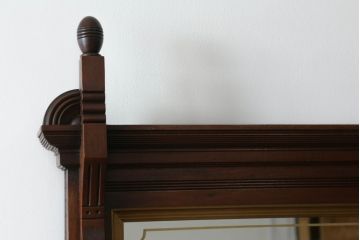 マホガニー材ホールスタンドをリペア&カスタム!鏡を新しいものに交換し、壁への固定用金具を取り付け。全体を1トーン落ち着いた色味に着色仕上げ。(ミラー、鏡、鏡台、ドレッサー、化粧台)