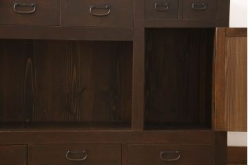 水屋箪笥サイドボードの見た目を変えずに綺麗にリペア!!本体は現状の色味を活かして仕上げ。(収納棚、テレビ台、キャビネット)