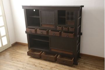 六尺水屋箪笥をリペア&カスタム!上段下段ともに棚板を製作取り付け。配線穴開け加工を施し、現状のツートンカラーを保ち仕上げ。(収納棚、戸棚、食器棚、キャビネット)