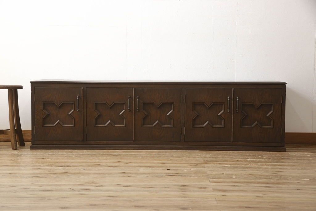 ローボードの見た目を変えずに綺麗にリペア!修繕箇所は本体と馴染ませ、木部は現状をベースにして1トーン程落ち着いた色味に着色。(テレビ台、テレビボード、収納棚、吊り戸棚、ヴィンテージ)