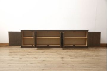 ローボードの見た目を変えずに綺麗にリペア!修繕箇所は本体と馴染ませ、木部は現状をベースにして1トーン程落ち着いた色味に着色。(テレビ台、テレビボード、収納棚、吊り戸棚、ヴィンテージ)