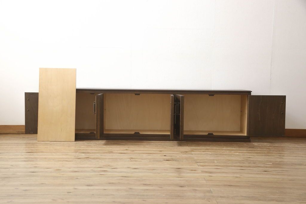 ローボードの見た目を変えずに綺麗にリペア!修繕箇所は本体と馴染ませ、木部は現状をベースにして1トーン程落ち着いた色味に着色。(テレビ台、テレビボード、収納棚、吊り戸棚、ヴィンテージ)