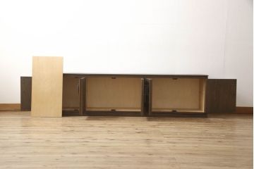 ローボードの見た目を変えずに綺麗にリペア!修繕箇所は本体と馴染ませ、木部は現状をベースにして1トーン程落ち着いた色味に着色。(テレビ台、テレビボード、収納棚、吊り戸棚、ヴィンテージ)