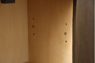 ローボードの見た目を変えずに綺麗にリペア!修繕箇所は本体と馴染ませ、木部は現状をベースにして1トーン程落ち着いた色味に着色。(テレビ台、テレビボード、収納棚、吊り戸棚、ヴィンテージ)