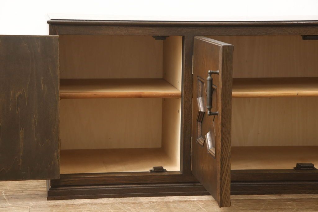 ローボードの見た目を変えずに綺麗にリペア!修繕箇所は本体と馴染ませ、木部は現状をベースにして1トーン程落ち着いた色味に着色。(テレビ台、テレビボード、収納棚、吊り戸棚、ヴィンテージ)