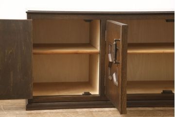 ローボードの見た目を変えずに綺麗にリペア!修繕箇所は本体と馴染ませ、木部は現状をベースにして1トーン程落ち着いた色味に着色。(テレビ台、テレビボード、収納棚、吊り戸棚、ヴィンテージ)