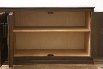 ローボードの見た目を変えずに綺麗にリペア!修繕箇所は本体と馴染ませ、木部は現状をベースにして1トーン程落ち着いた色味に着色。(テレビ台、テレビボード、収納棚、吊り戸棚、ヴィンテージ)