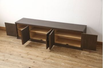 ローボードの見た目を変えずに綺麗にリペア!修繕箇所は本体と馴染ませ、木部は現状をベースにして1トーン程落ち着いた色味に着色。(テレビ台、テレビボード、収納棚、吊り戸棚、ヴィンテージ)