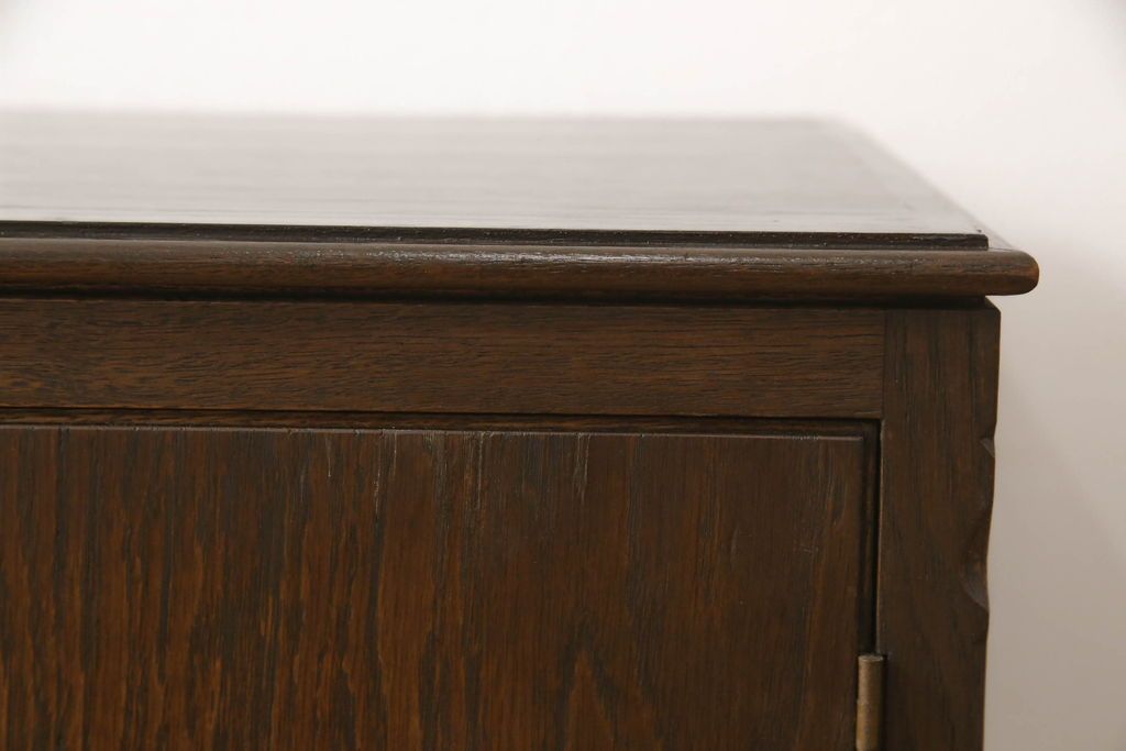 ローボードの見た目を変えずに綺麗にリペア!修繕箇所は本体と馴染ませ、木部は現状をベースにして1トーン程落ち着いた色味に着色。(テレビ台、テレビボード、収納棚、吊り戸棚、ヴィンテージ)