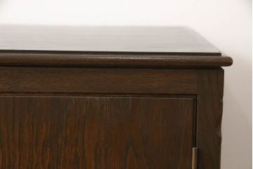 ローボードの見た目を変えずに綺麗にリペア!修繕箇所は本体と馴染ませ、木部は現状をベースにして1トーン程落ち着いた色味に着色。(テレビ台、テレビボード、収納棚、吊り戸棚、ヴィンテージ)