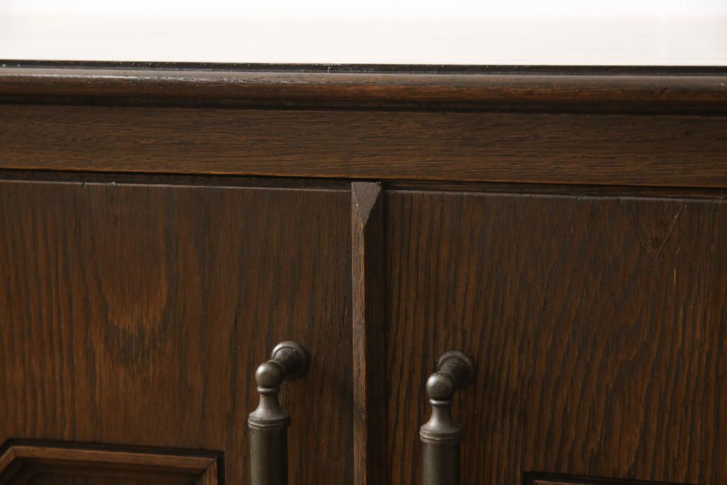 ローボードの見た目を変えずに綺麗にリペア!修繕箇所は本体と馴染ませ、木部は現状をベースにして1トーン程落ち着いた色味に着色。(テレビ台、テレビボード、収納棚、吊り戸棚、ヴィンテージ)