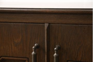 ローボードの見た目を変えずに綺麗にリペア!修繕箇所は本体と馴染ませ、木部は現状をベースにして1トーン程落ち着いた色味に着色。(テレビ台、テレビボード、収納棚、吊り戸棚、ヴィンテージ)