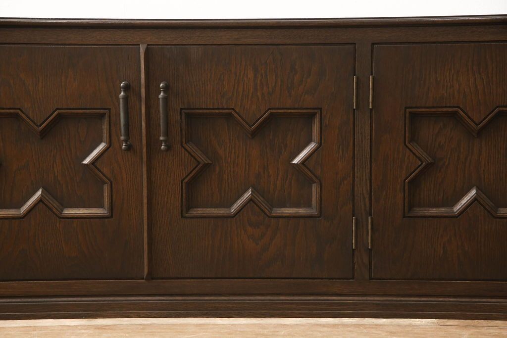 ローボードの見た目を変えずに綺麗にリペア!修繕箇所は本体と馴染ませ、木部は現状をベースにして1トーン程落ち着いた色味に着色。(テレビ台、テレビボード、収納棚、吊り戸棚、ヴィンテージ)