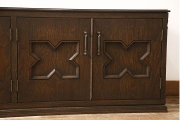 ローボードの見た目を変えずに綺麗にリペア!修繕箇所は本体と馴染ませ、木部は現状をベースにして1トーン程落ち着いた色味に着色。(テレビ台、テレビボード、収納棚、吊り戸棚、ヴィンテージ)