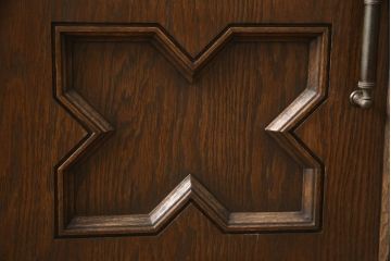 ローボードの見た目を変えずに綺麗にリペア!修繕箇所は本体と馴染ませ、木部は現状をベースにして1トーン程落ち着いた色味に着色。(テレビ台、テレビボード、収納棚、吊り戸棚、ヴィンテージ)