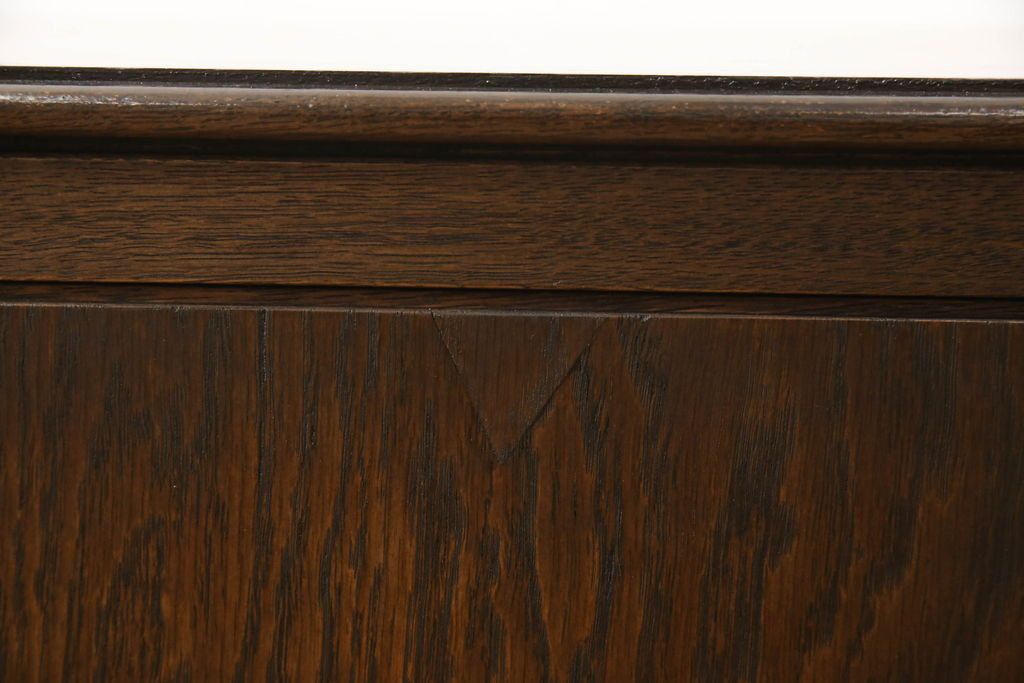 ローボードの見た目を変えずに綺麗にリペア!修繕箇所は本体と馴染ませ、木部は現状をベースにして1トーン程落ち着いた色味に着色。(テレビ台、テレビボード、収納棚、吊り戸棚、ヴィンテージ)