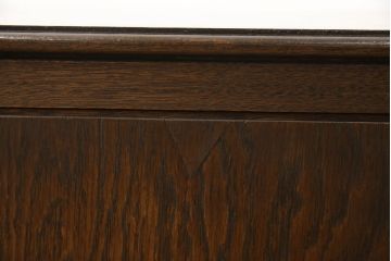 ローボードの見た目を変えずに綺麗にリペア!修繕箇所は本体と馴染ませ、木部は現状をベースにして1トーン程落ち着いた色味に着色。(テレビ台、テレビボード、収納棚、吊り戸棚、ヴィンテージ)