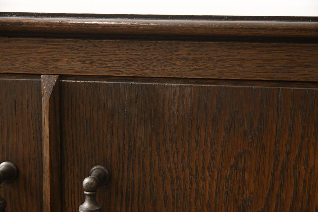 ローボードの見た目を変えずに綺麗にリペア!修繕箇所は本体と馴染ませ、木部は現状をベースにして1トーン程落ち着いた色味に着色。(テレビ台、テレビボード、収納棚、吊り戸棚、ヴィンテージ)