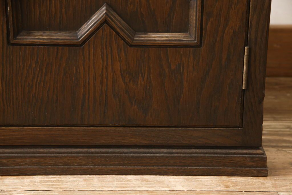 ローボードの見た目を変えずに綺麗にリペア!修繕箇所は本体と馴染ませ、木部は現状をベースにして1トーン程落ち着いた色味に着色。(テレビ台、テレビボード、収納棚、吊り戸棚、ヴィンテージ)