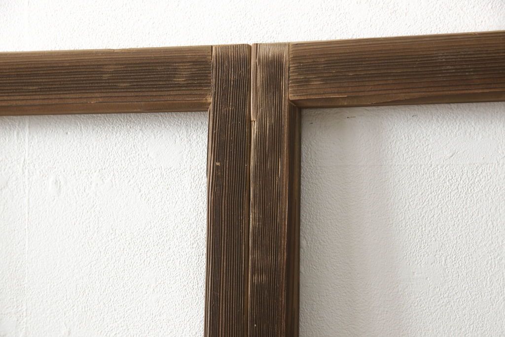 木製ガラス戸4枚をリペア&カスタム!高さと幅をリサイズし、戸車・引手は新しいものを取り付け。ねじ込み錠を調節・移設し、元の穴は新材を用いた埋木にて処置。(引き戸、建具)