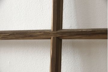 木製ガラス戸4枚をリペア&カスタム!高さと幅をリサイズし、戸車・引手は新しいものを取り付け。ねじ込み錠を調節・移設し、元の穴は新材を用いた埋木にて処置。(引き戸、建具)