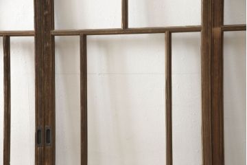 木製ガラス戸4枚をリペア&カスタム!高さと幅をリサイズし、戸車・引手は新しいものを取り付け。ねじ込み錠を調節・移設し、元の穴は新材を用いた埋木にて処置。(引き戸、建具)