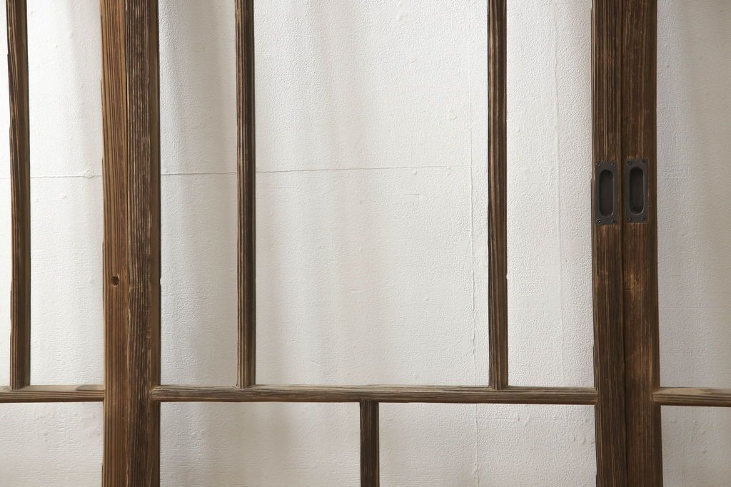 木製ガラス戸4枚をリペア&カスタム!高さと幅をリサイズし、戸車・引手は新しいものを取り付け。ねじ込み錠を調節・移設し、元の穴は新材を用いた埋木にて処置。(引き戸、建具)