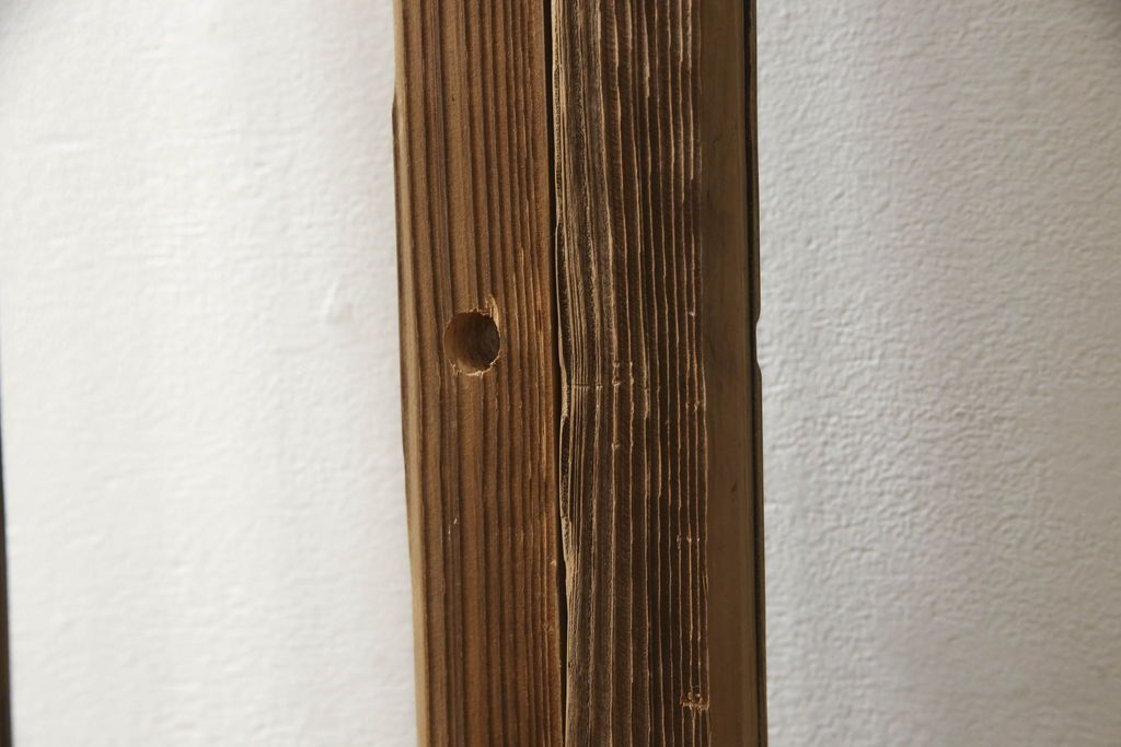 木製ガラス戸4枚をリペア&カスタム!高さと幅をリサイズし、戸車・引手は新しいものを取り付け。ねじ込み錠を調節・移設し、元の穴は新材を用いた埋木にて処置。(引き戸、建具)