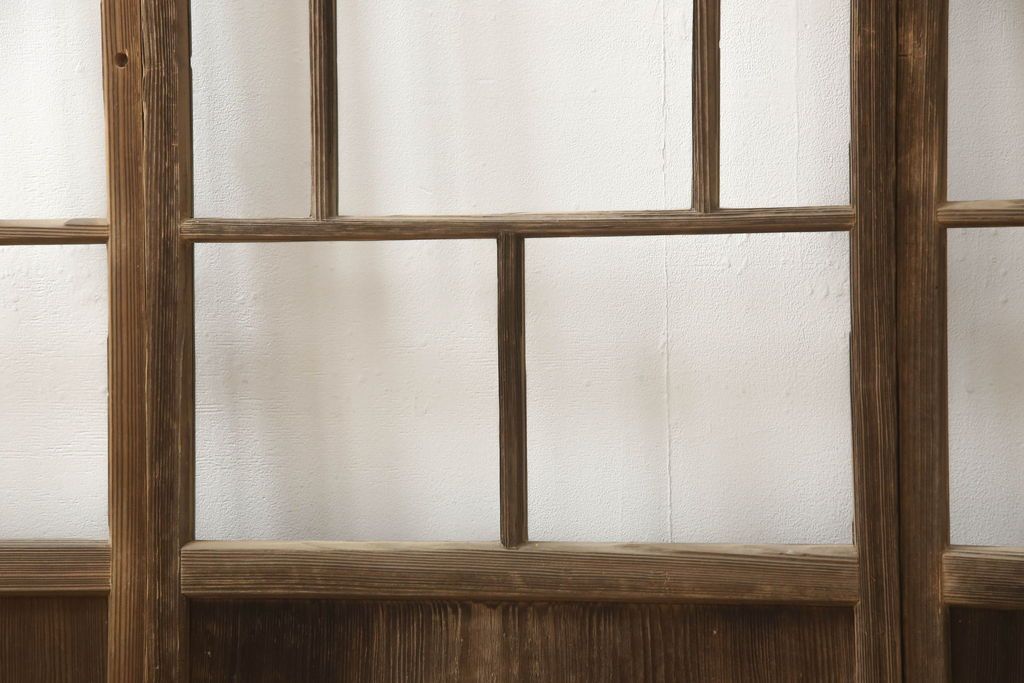 木製ガラス戸4枚をリペア&カスタム!高さと幅をリサイズし、戸車・引手は新しいものを取り付け。ねじ込み錠を調節・移設し、元の穴は新材を用いた埋木にて処置。(引き戸、建具)