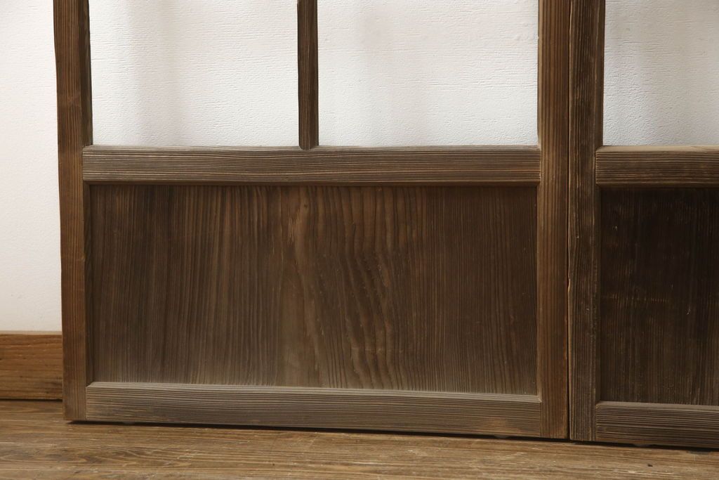 木製ガラス戸4枚をリペア&カスタム!高さと幅をリサイズし、戸車・引手は新しいものを取り付け。ねじ込み錠を調節・移設し、元の穴は新材を用いた埋木にて処置。(引き戸、建具)