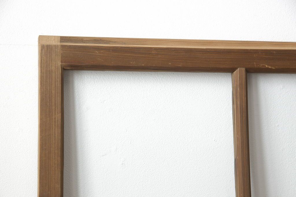 木製ガラス戸4枚をリペア&カスタム!高さと幅をリサイズし、戸車・引手は新しいものを取り付け。ねじ込み錠を調節・移設し、元の穴は新材を用いた埋木にて処置。(引き戸、建具)