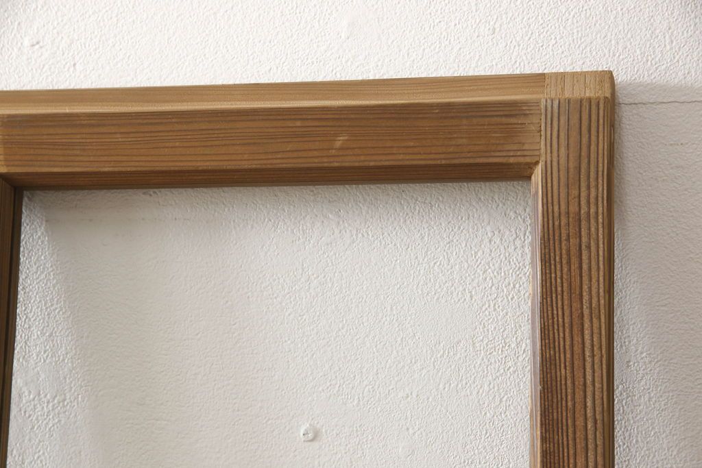 木製ガラス戸4枚をリペア&カスタム!高さと幅をリサイズし、戸車・引手は新しいものを取り付け。ねじ込み錠を調節・移設し、元の穴は新材を用いた埋木にて処置。(引き戸、建具)