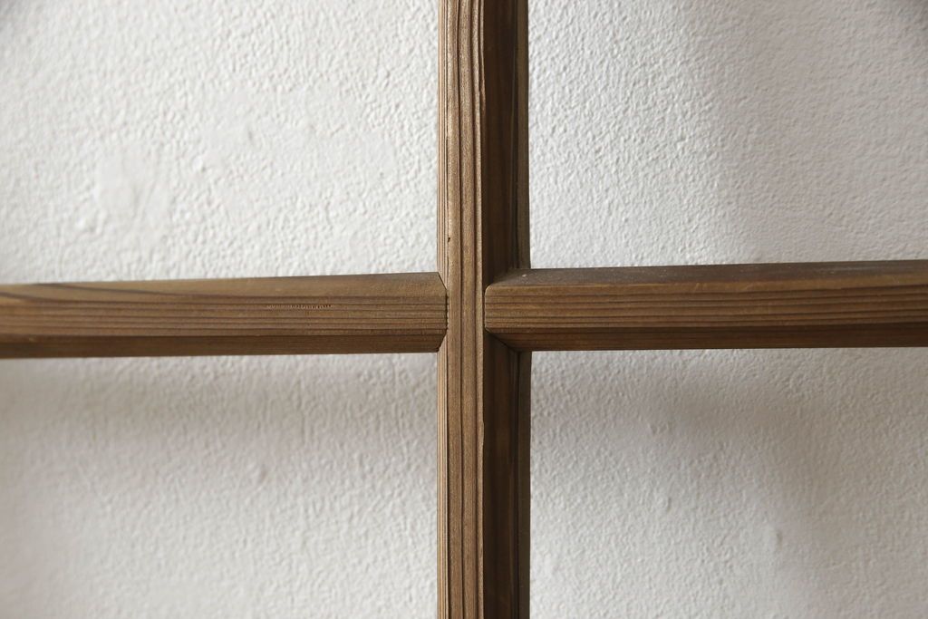 木製ガラス戸4枚をリペア&カスタム!高さと幅をリサイズし、戸車・引手は新しいものを取り付け。ねじ込み錠を調節・移設し、元の穴は新材を用いた埋木にて処置。(引き戸、建具)