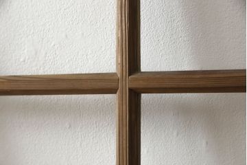 木製ガラス戸4枚をリペア&カスタム!高さと幅をリサイズし、戸車・引手は新しいものを取り付け。ねじ込み錠を調節・移設し、元の穴は新材を用いた埋木にて処置。(引き戸、建具)