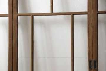 木製ガラス戸4枚をリペア&カスタム!高さと幅をリサイズし、戸車・引手は新しいものを取り付け。ねじ込み錠を調節・移設し、元の穴は新材を用いた埋木にて処置。(引き戸、建具)